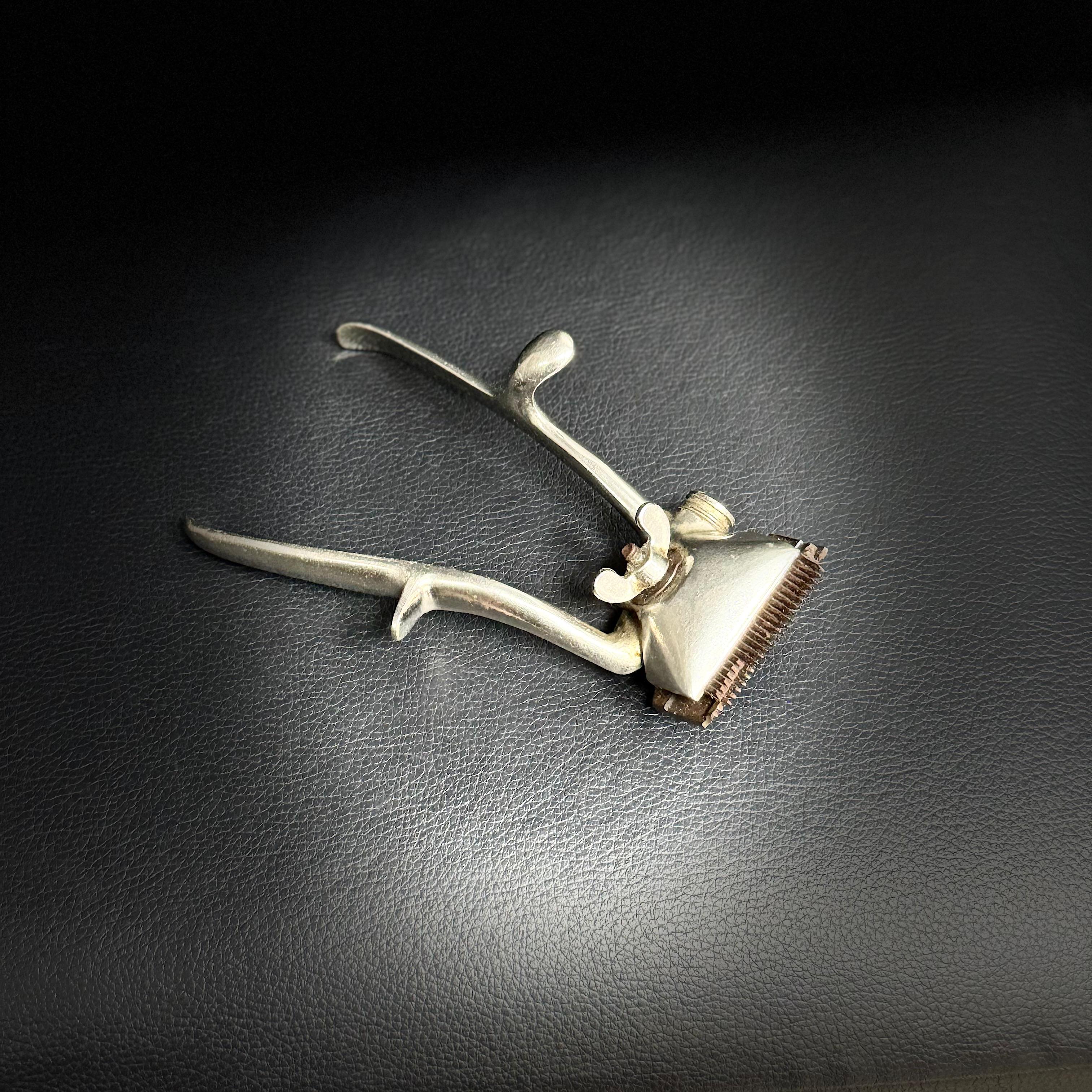 Vintage manual hair clipper